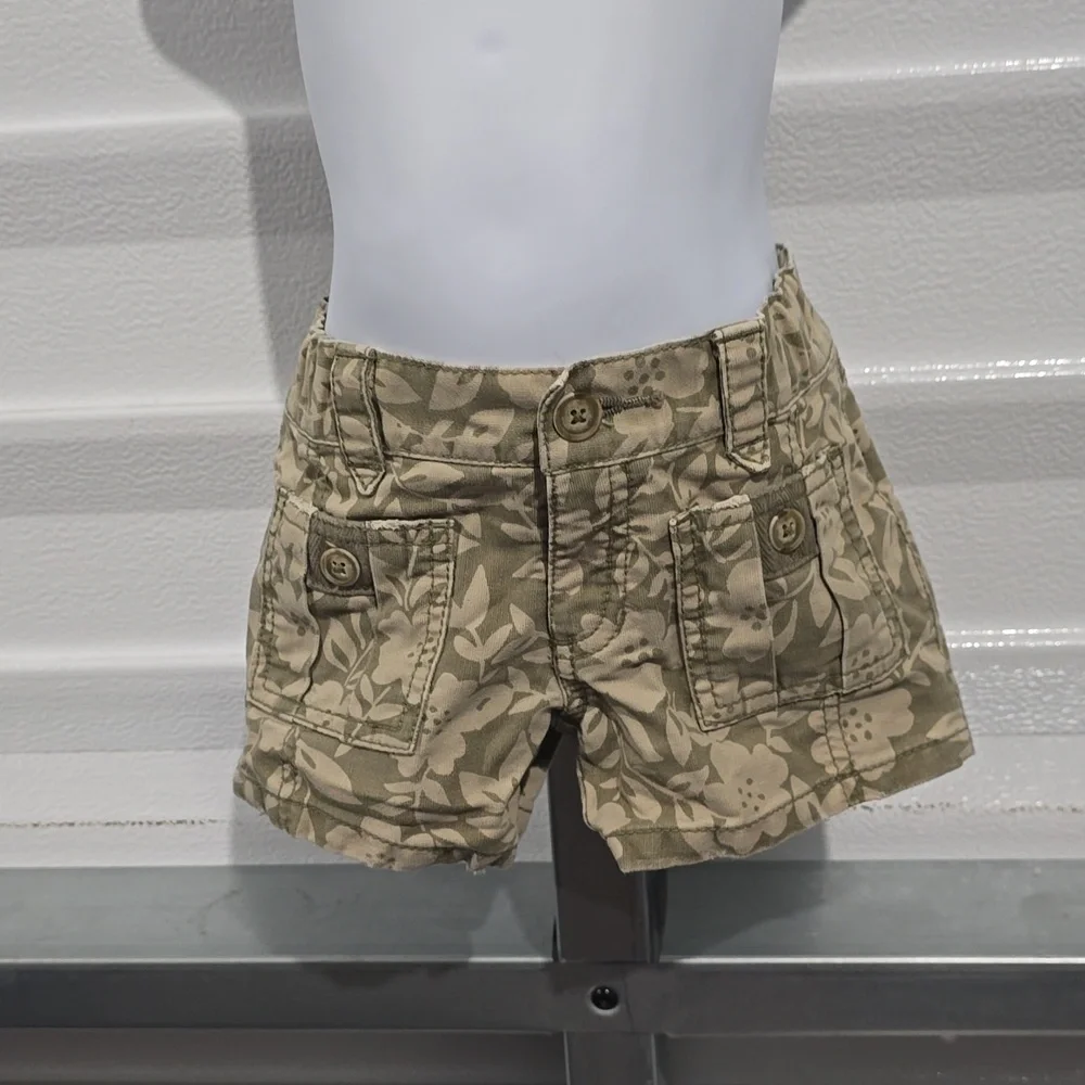 Old navy shorts floral print‎ Size 4T